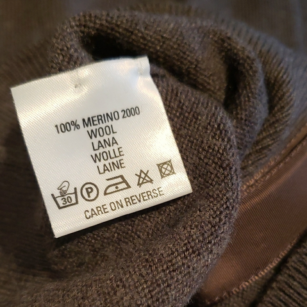 Burberry Vintage Women's 100% Merino Wool Cardigan Sweater with Gold Buttons - Picture 5 of 14